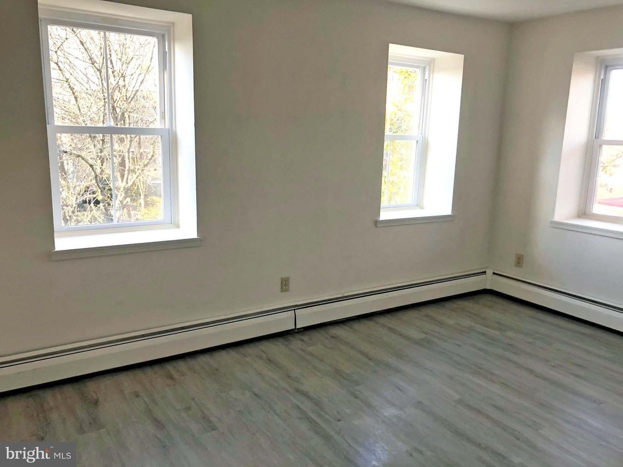 923 Washington St #104 - Photo 3 of 5