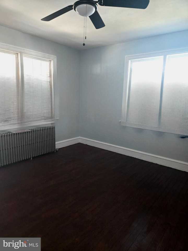 274 E Broadway - Photo 2 of 5