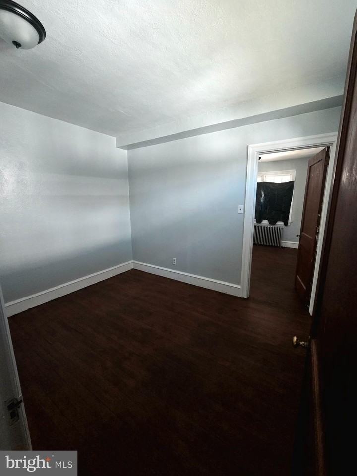 274 E Broadway - Photo 3 of 5