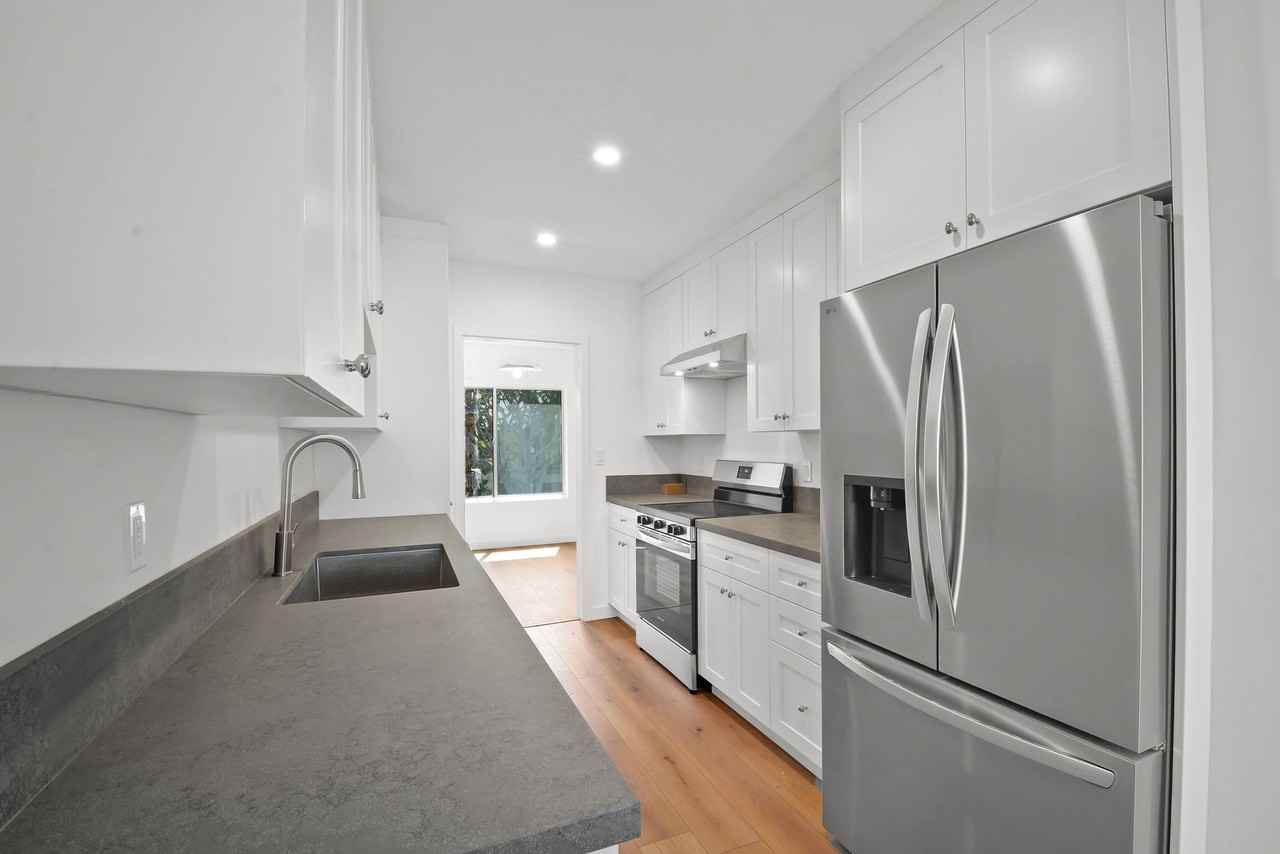 845 20th St - Photo 2 of 4