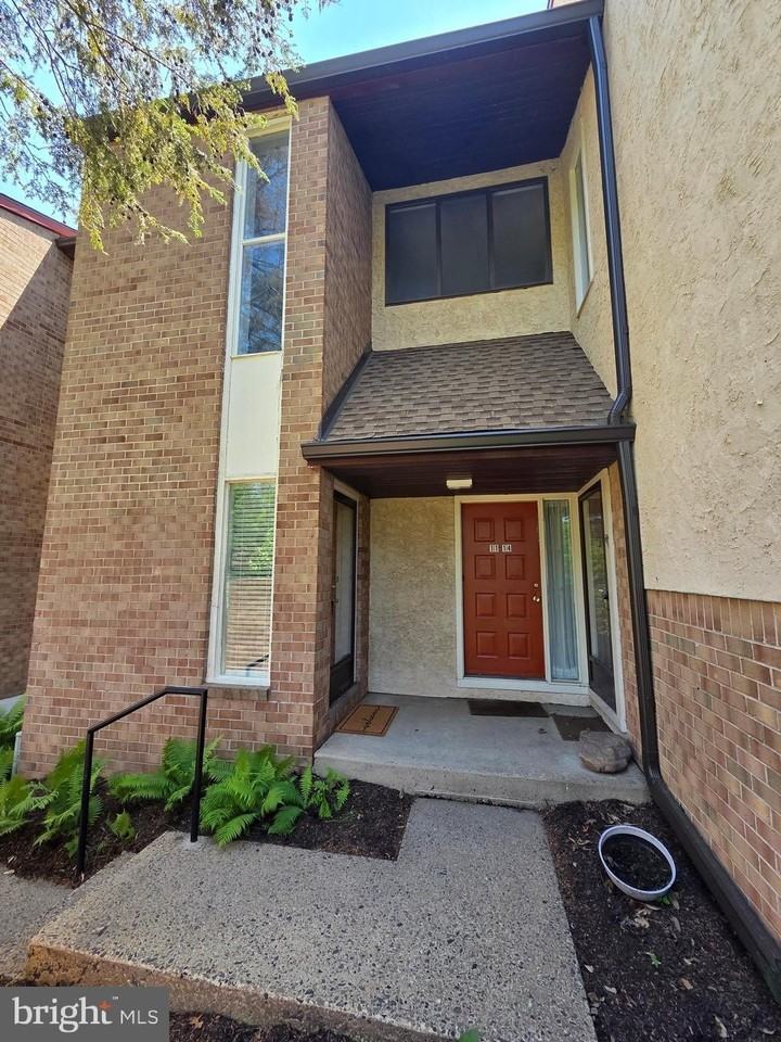 11-13 Aspen Way - Photo 2 of 16