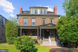 featured image of 724 Main St #3