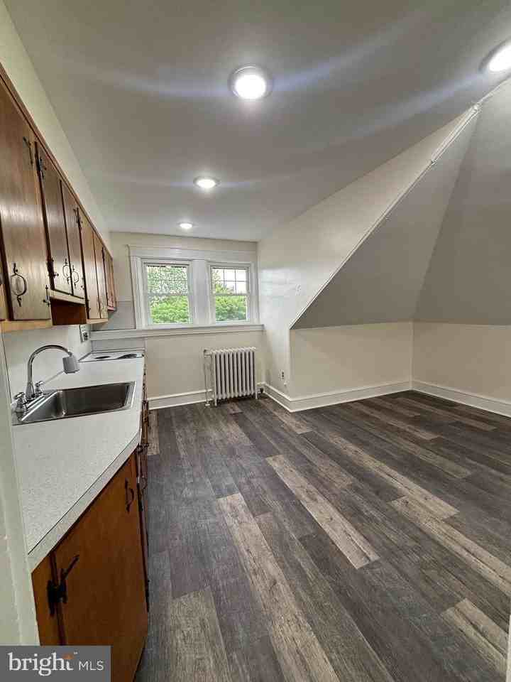 724 Main St #3 - Photo 4 of 13