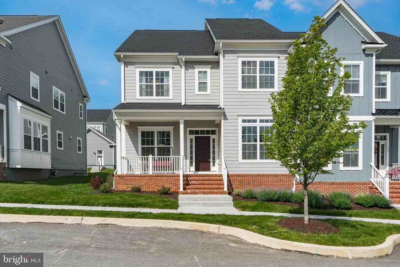 155 Lotus Ln - Photo 5 of 50