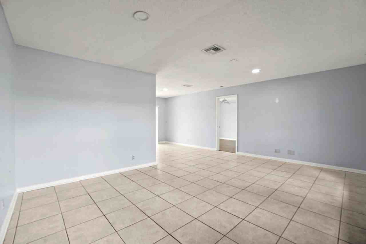 4128 Chestnut Ave - Photo 6 of 38