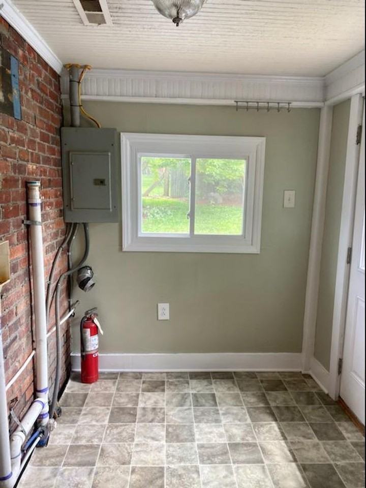100 Gibbs St - Photo 3 of 16