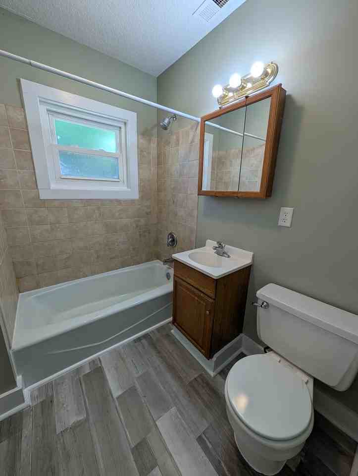 100 Gibbs St - Photo 5 of 16