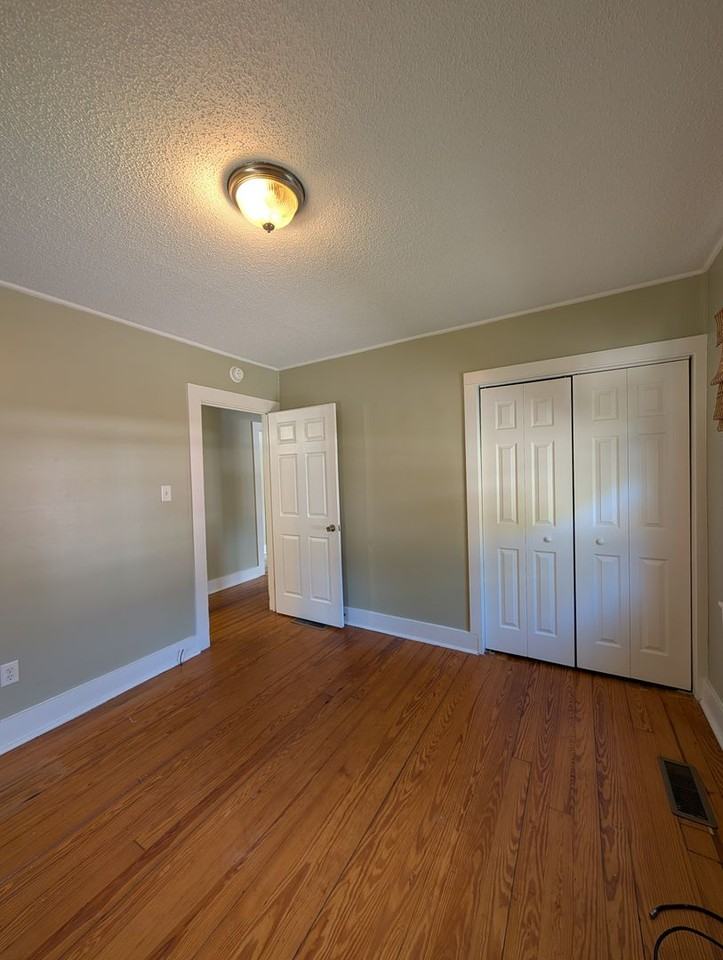 100 Gibbs St - Photo 7 of 16