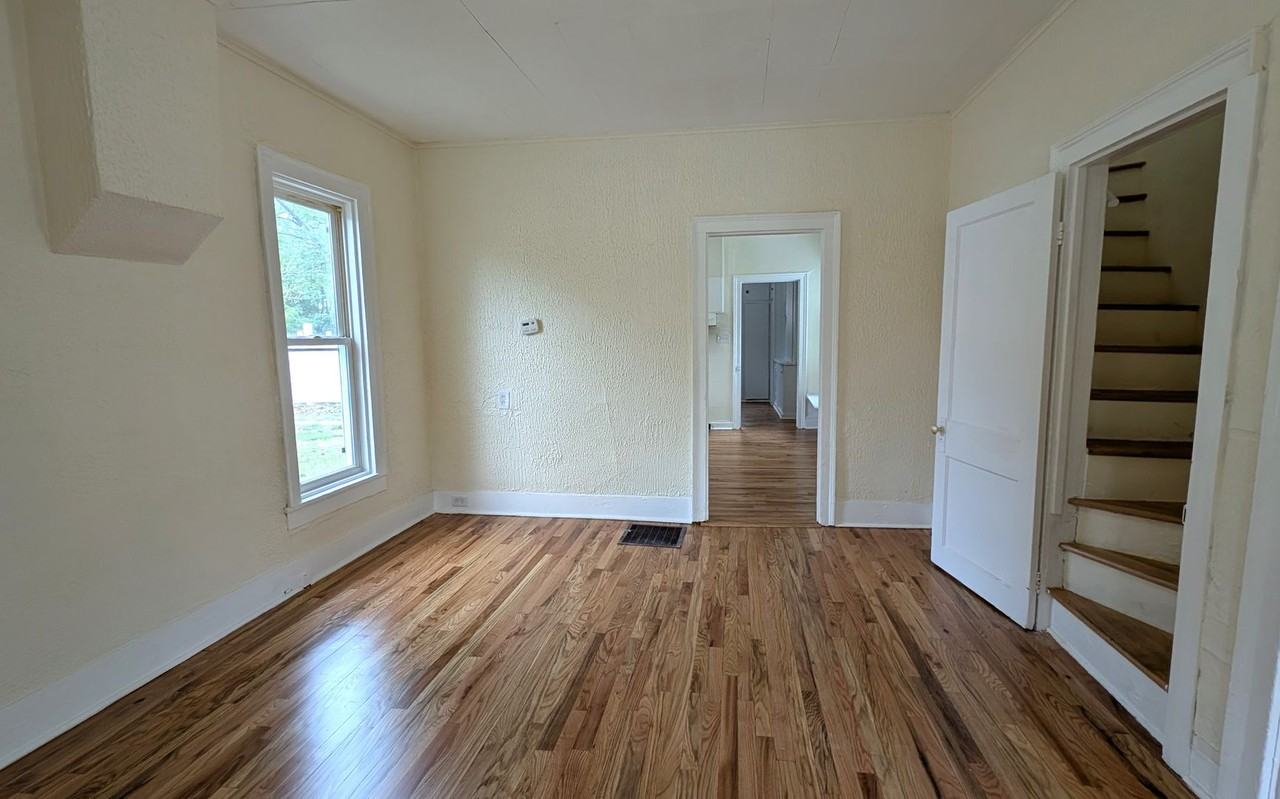 1096 Wood St - Photo 4 of 12