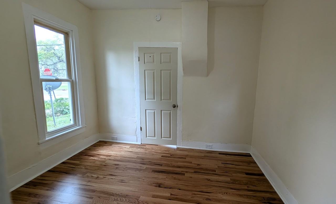 1096 Wood St - Photo 6 of 12