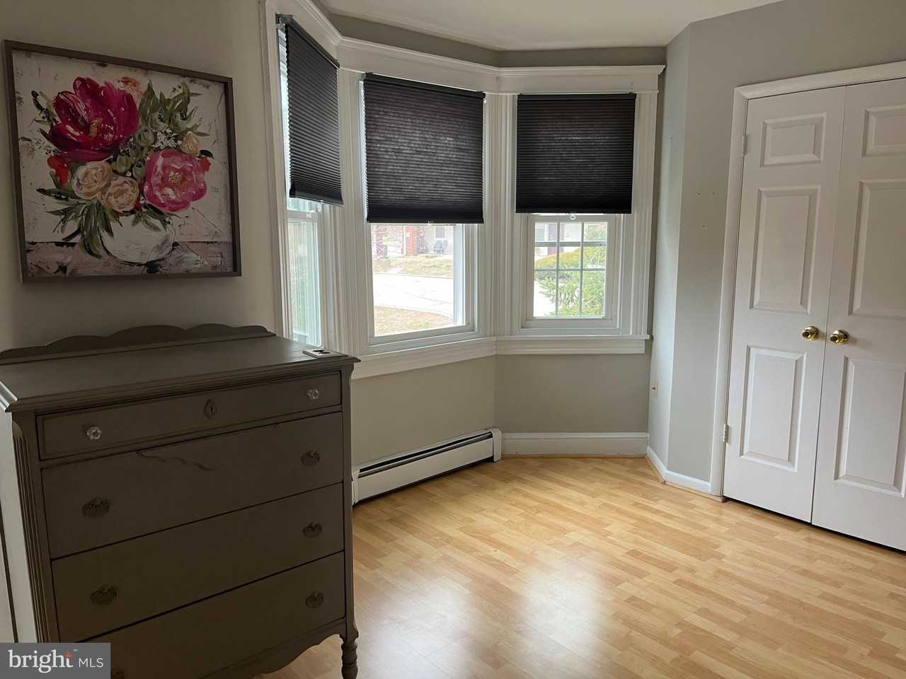 200 E Elm St - Photo 2 of 7