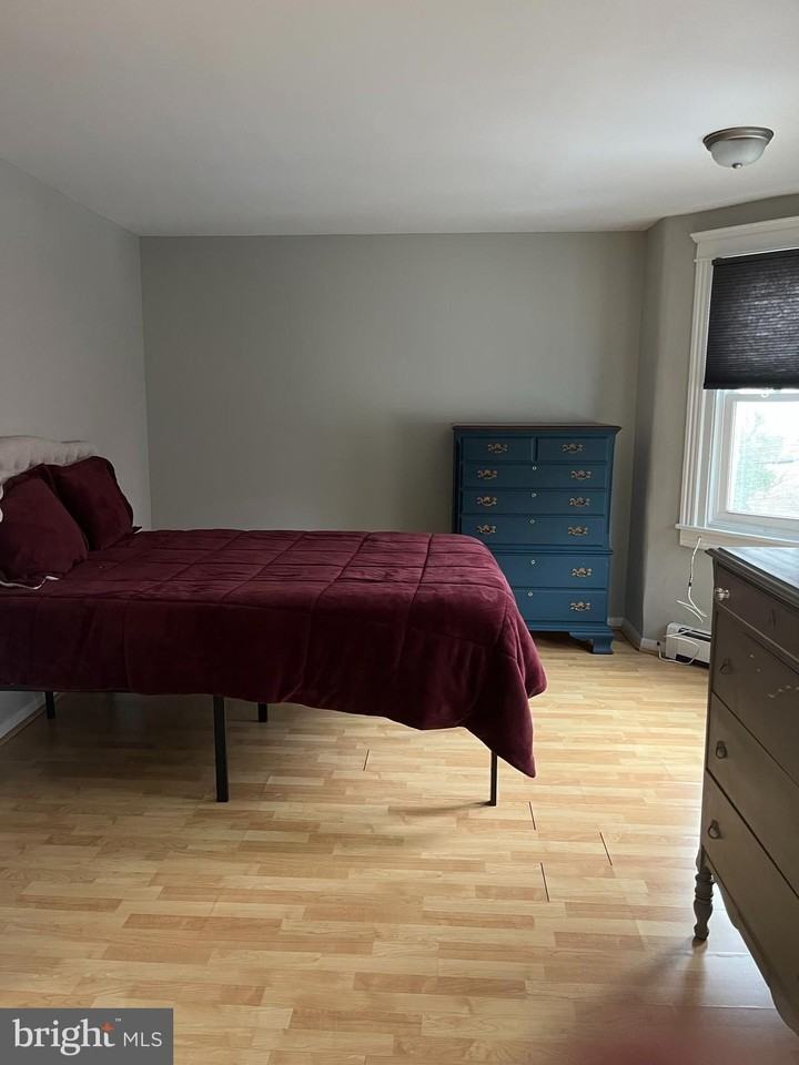 200 E Elm St - Photo 3 of 7