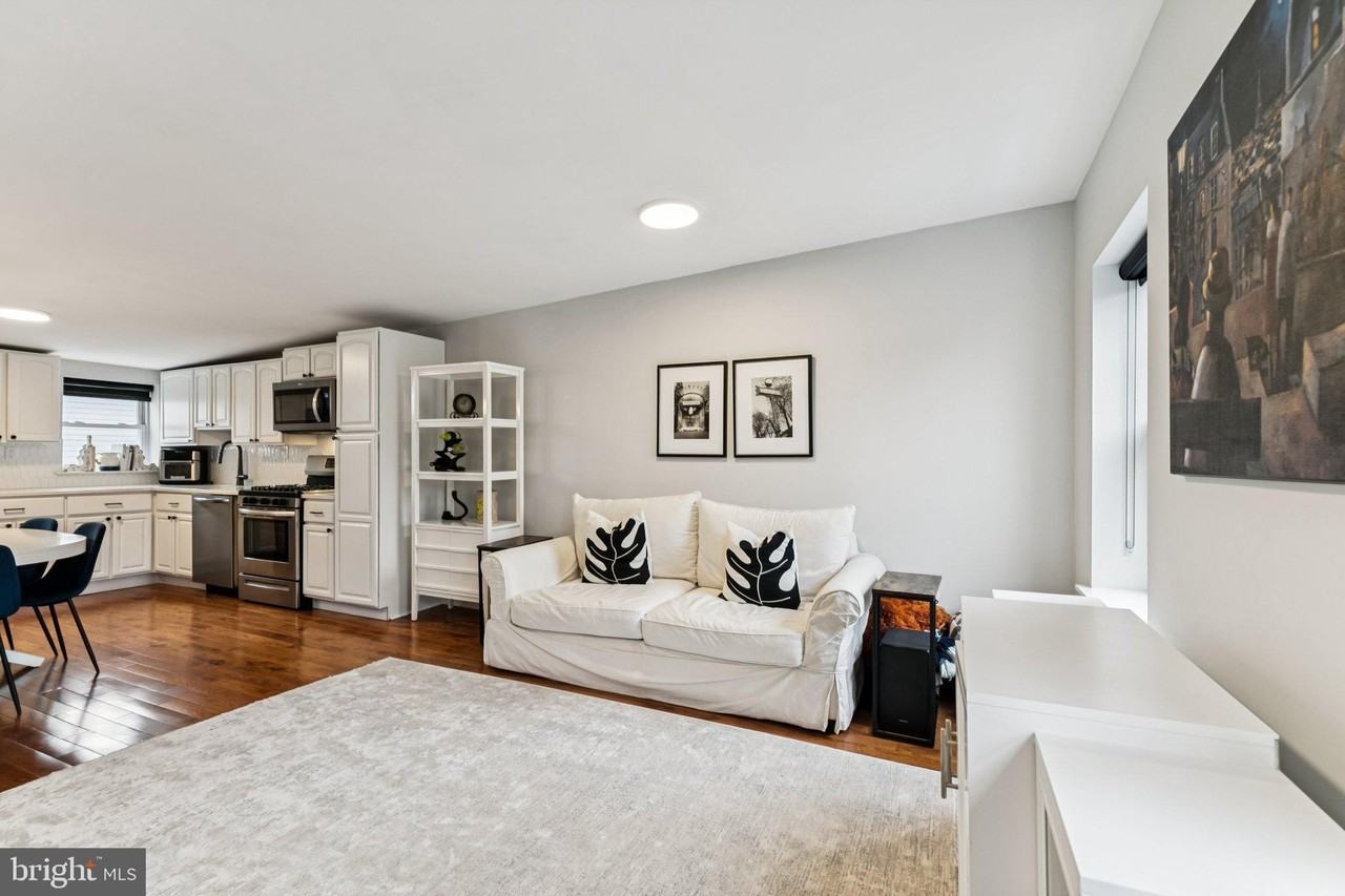 1840 Catharine St #2 - Photo 3 of 20