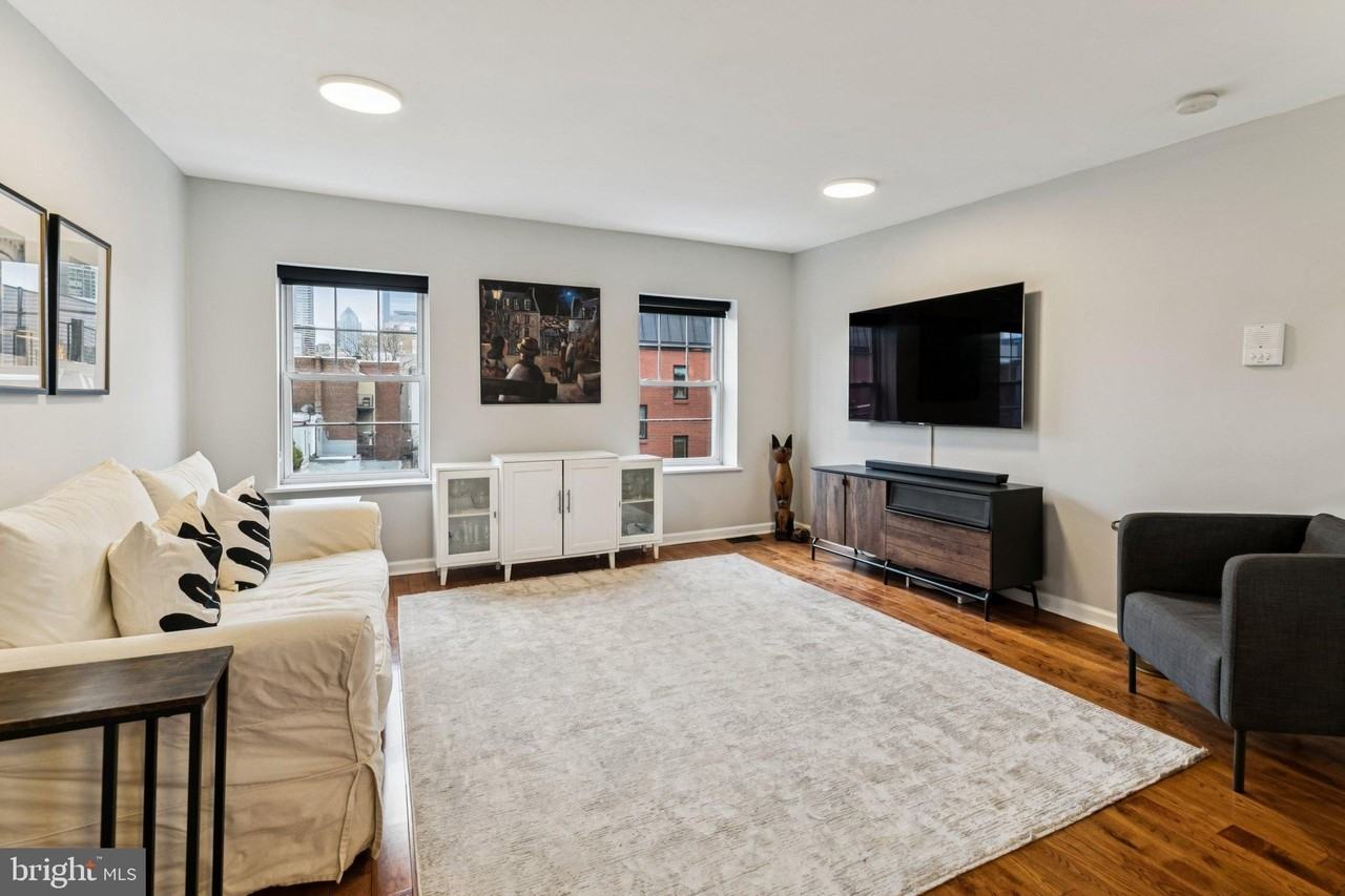 1840 Catharine St #2 - Photo 4 of 20