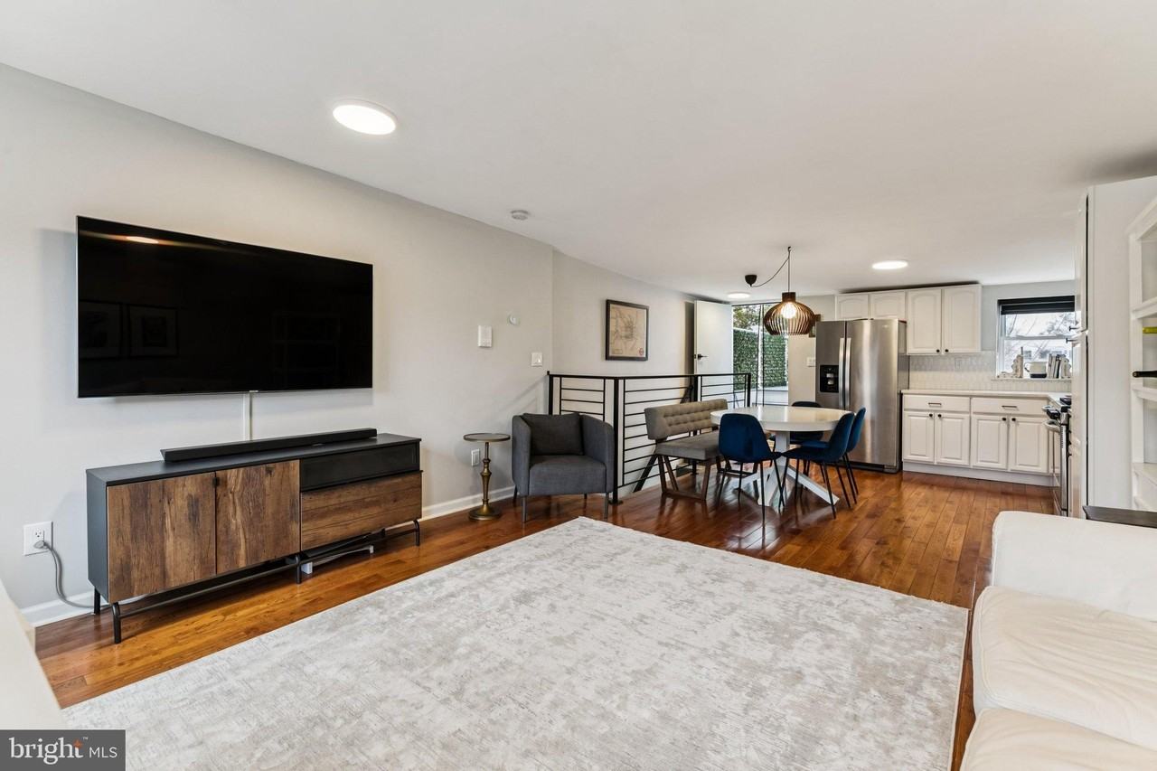 1840 Catharine St #2 - Photo 5 of 20