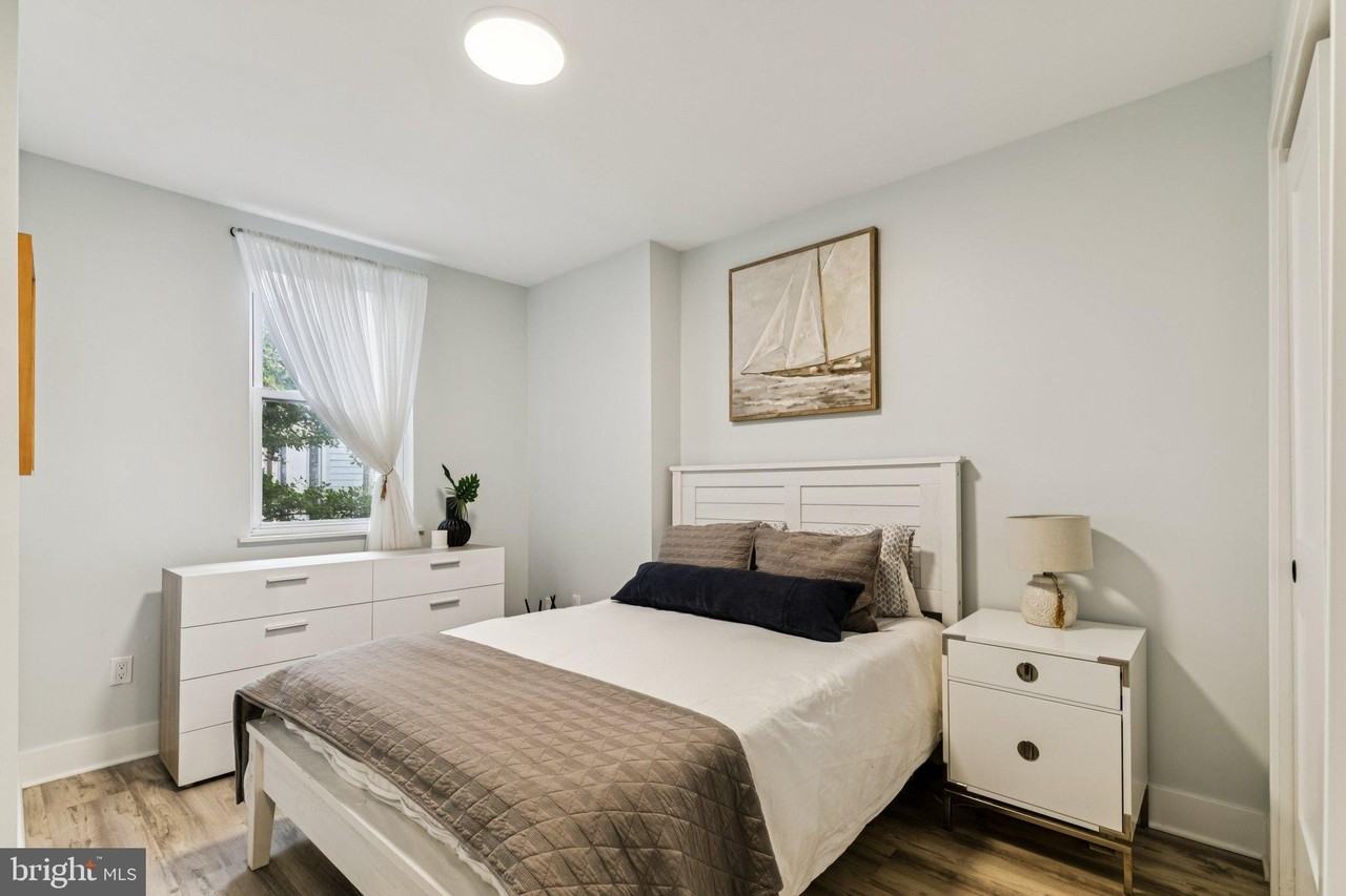 1840 Catharine St #2 - Photo 7 of 20