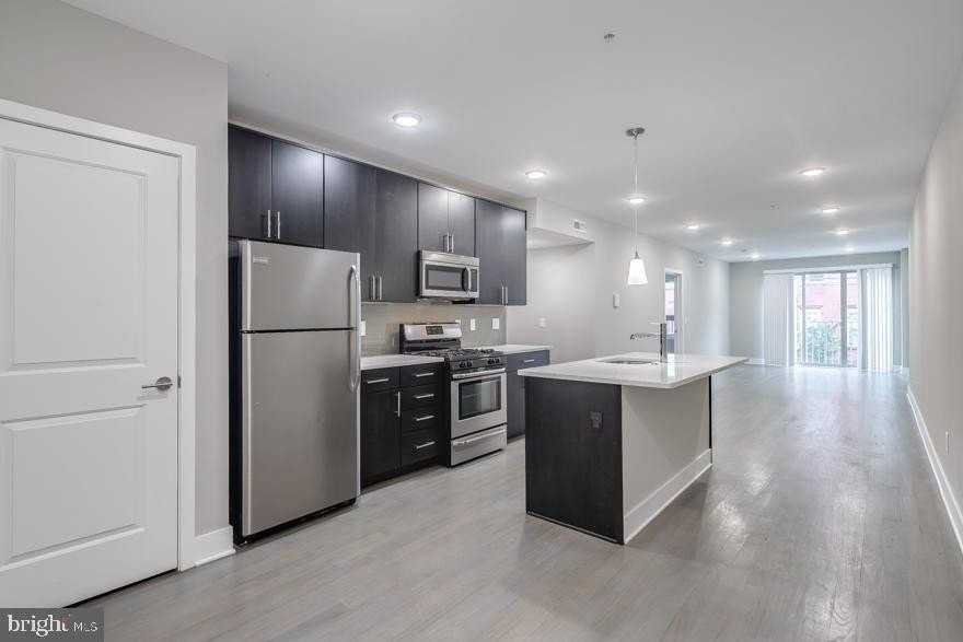 1607 Catharine St #1H - Photo 2 of 15