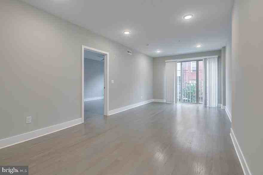 1607 Catharine St #1H - Photo 5 of 15