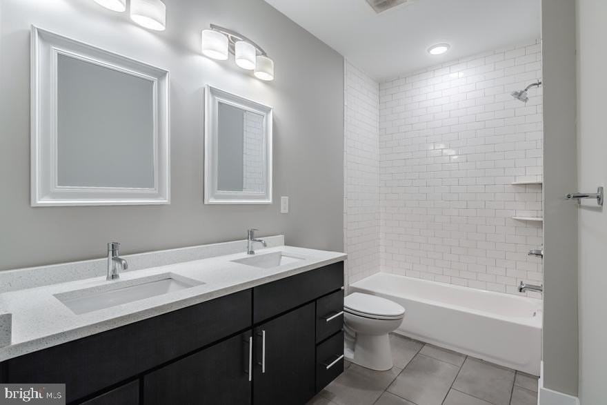 1607 Catharine St #1H - Photo 6 of 15