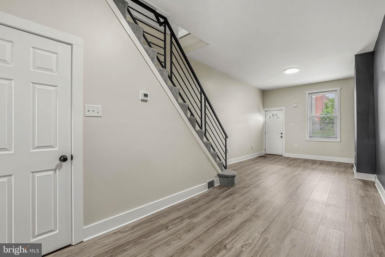 3047 Janney St - Photo 3 of 12