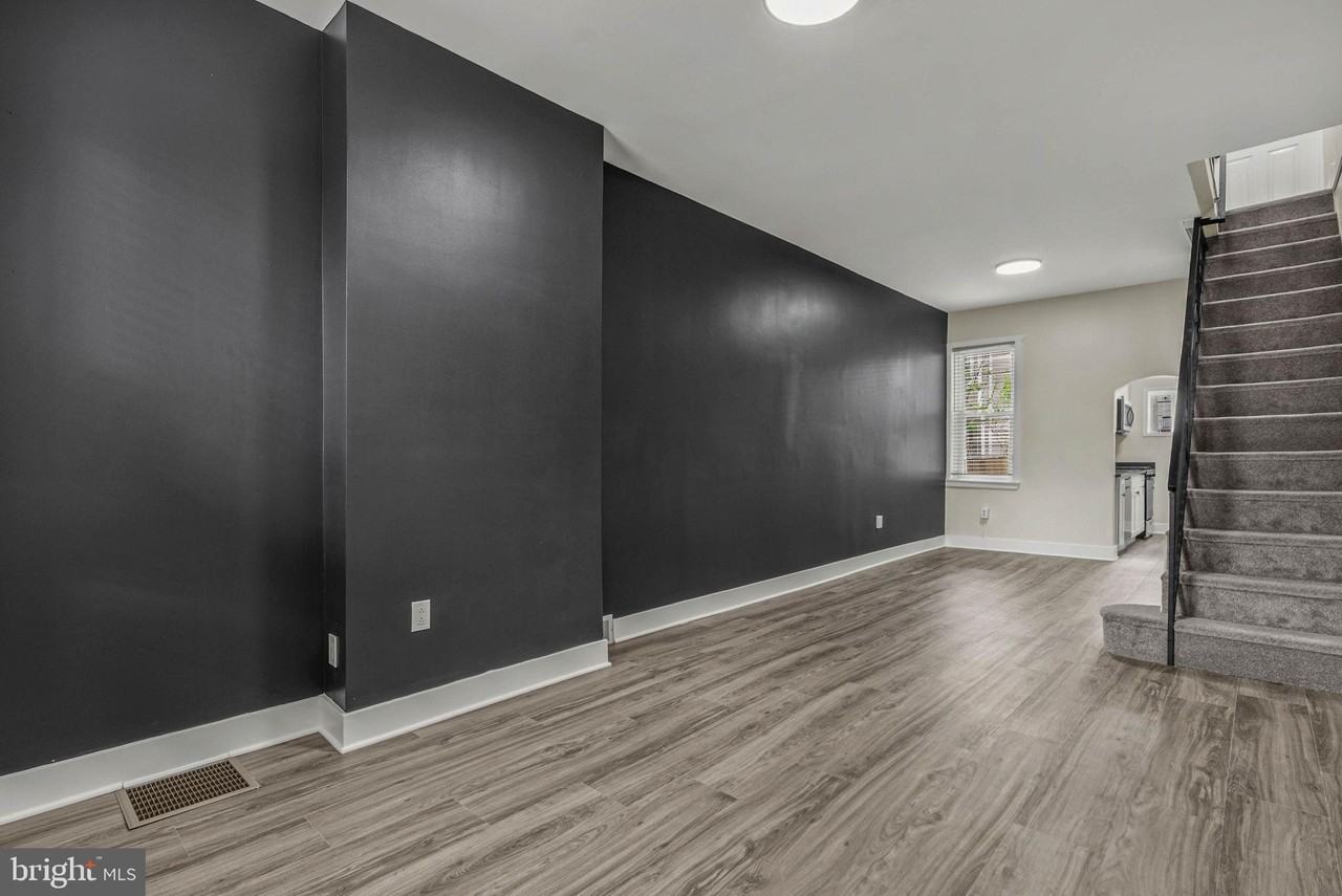 3047 Janney St - Photo 4 of 12