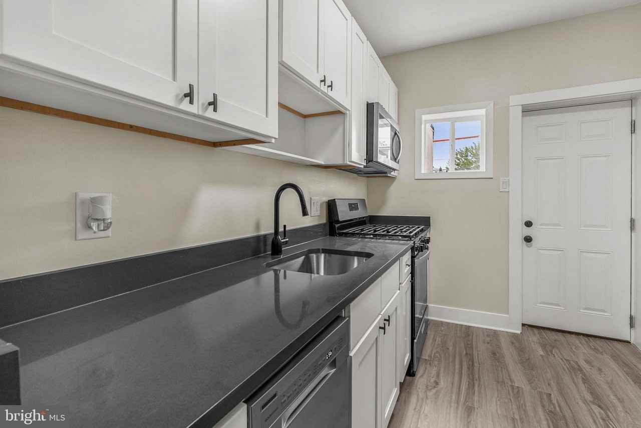 3047 Janney St - Photo 5 of 12