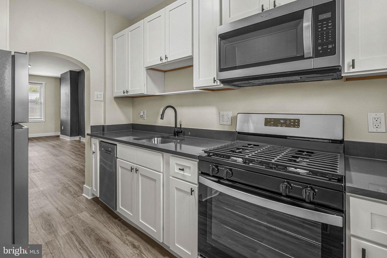 3047 Janney St - Photo 6 of 12