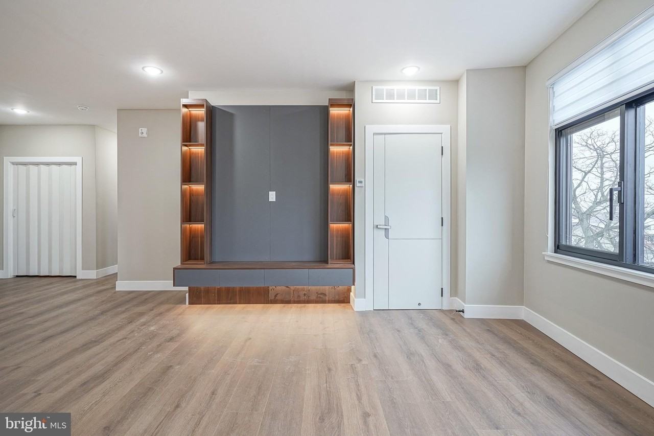 4432 Wingate St #304 - Photo 6 of 32