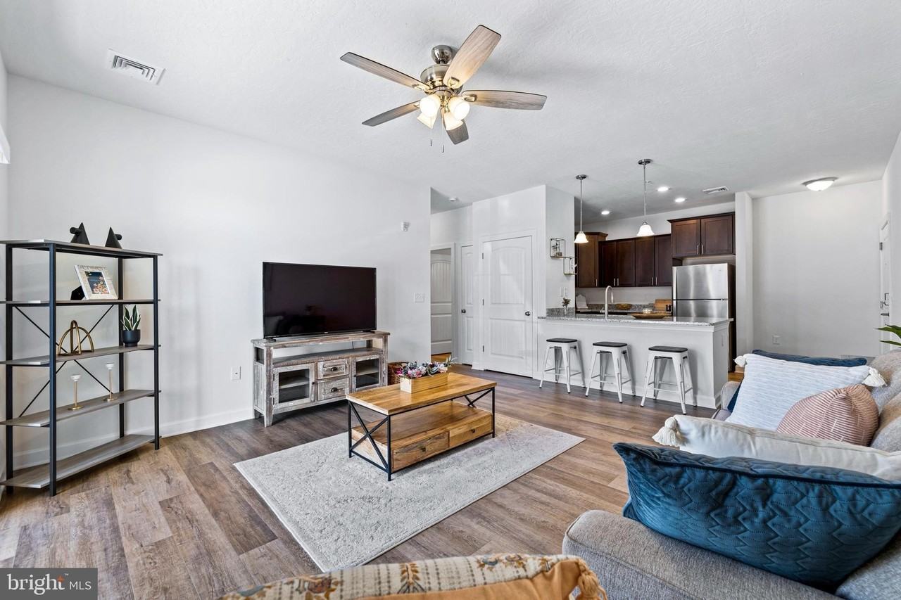 1207 Lincoln Way - Photo 4 of 18