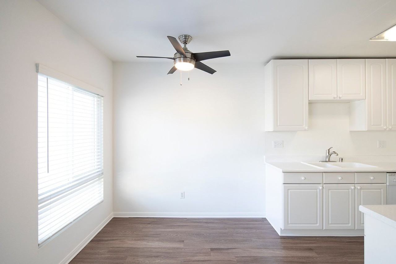 1075 Agate St - Photo 3 of 12
