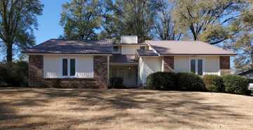 featured image of 111 Liveoak Dr