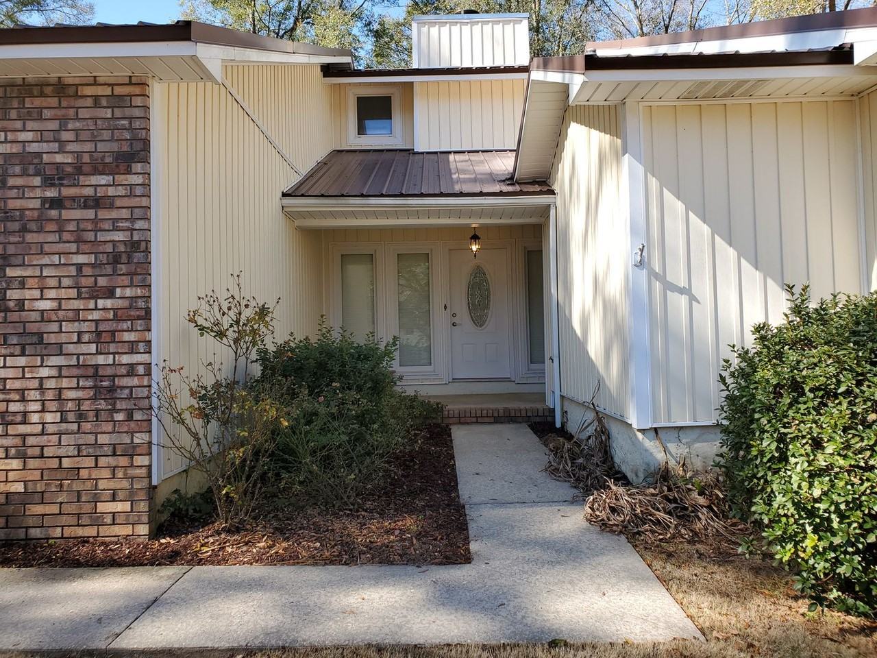111 Liveoak Dr - Photo 2 of 6