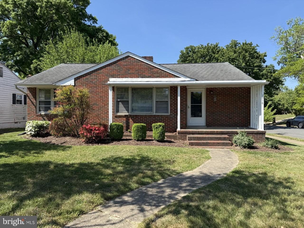1316 Stafford Ave - Photo 2 of 19