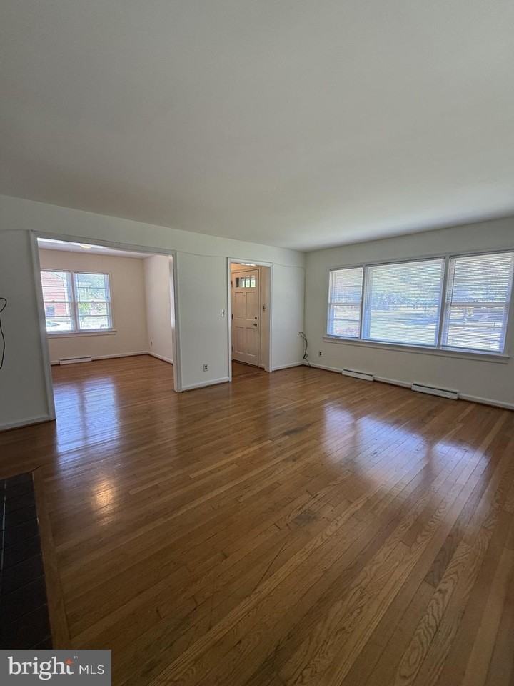 1316 Stafford Ave - Photo 4 of 19