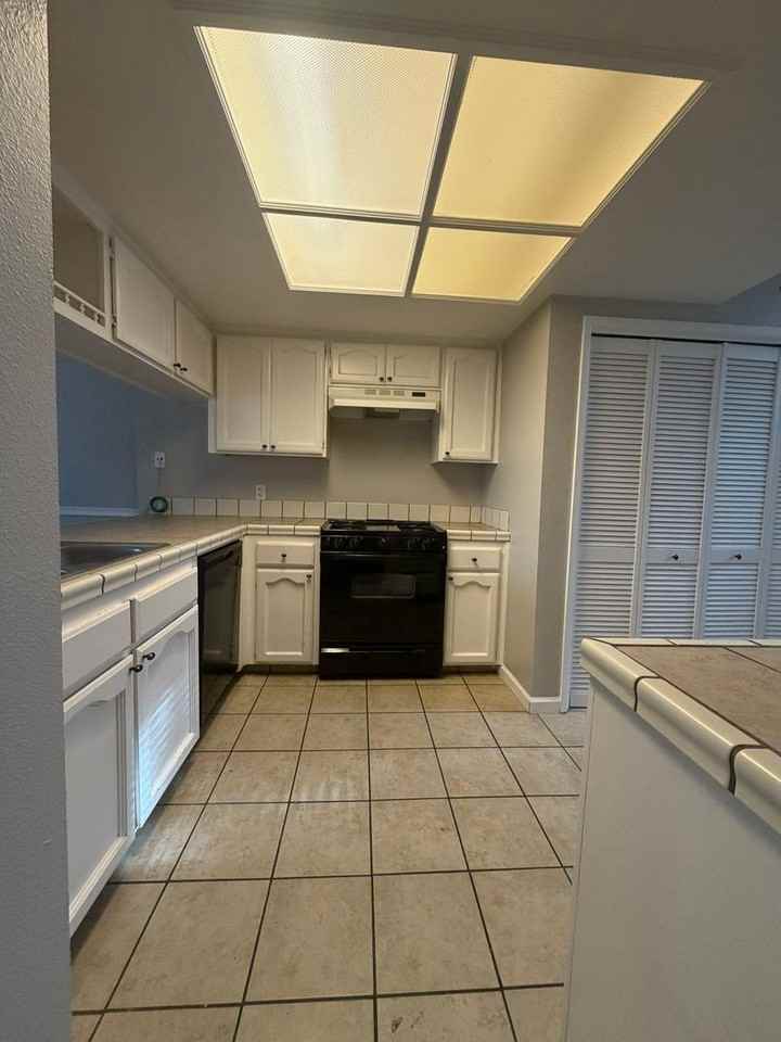 1113 S Pinkham St - Photo 2 of 15