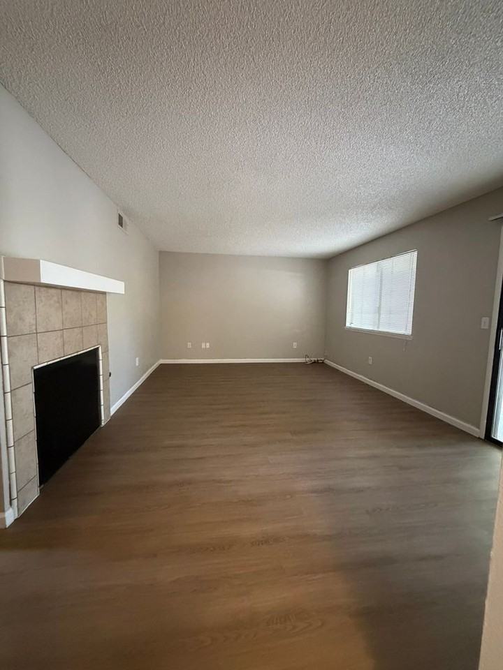1113 S Pinkham St - Photo 5 of 15