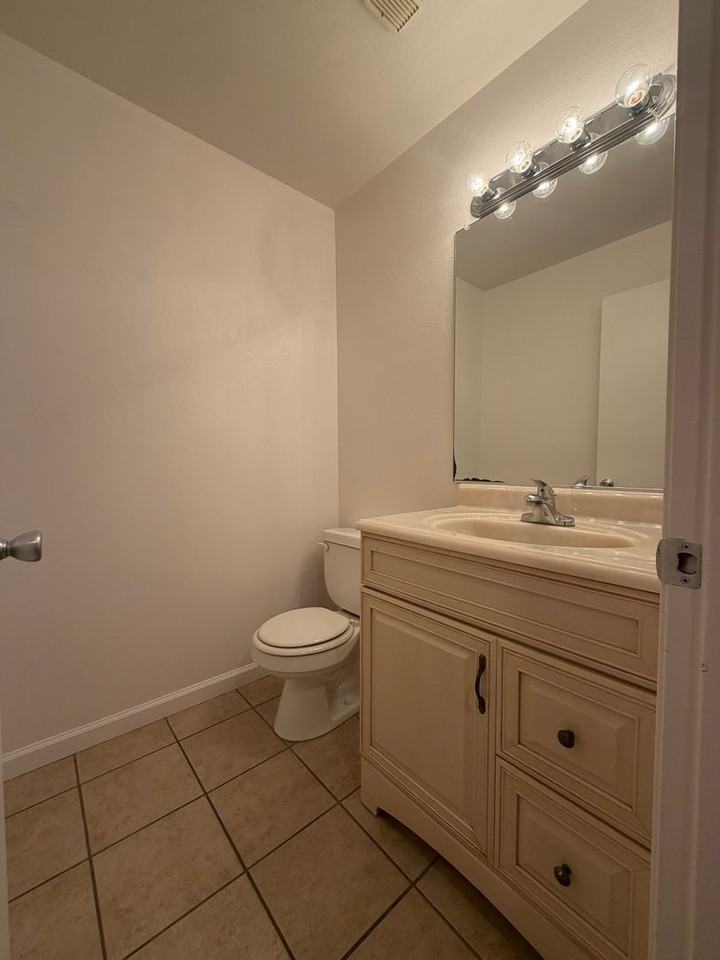 1113 S Pinkham St - Photo 6 of 15