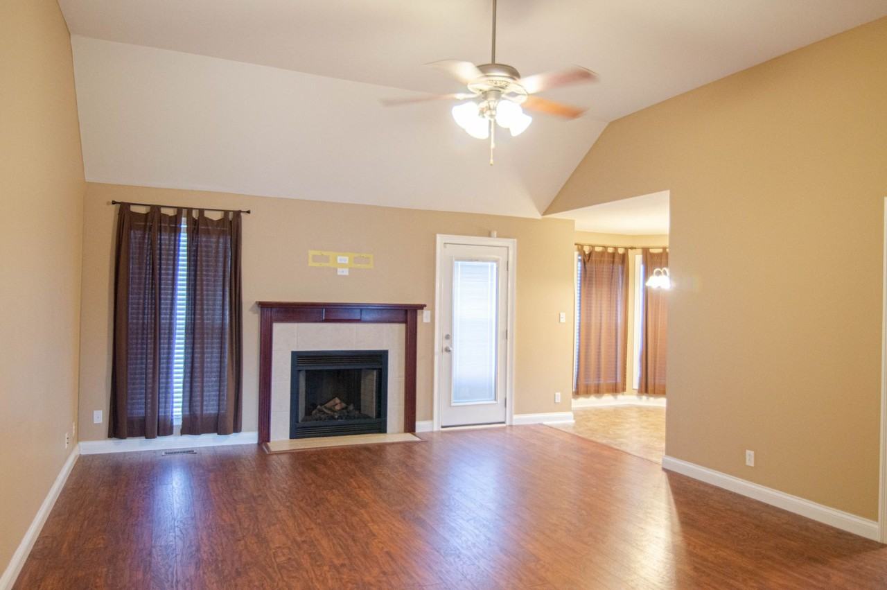 3748 Cindy Jo Dr N - Photo 3 of 18