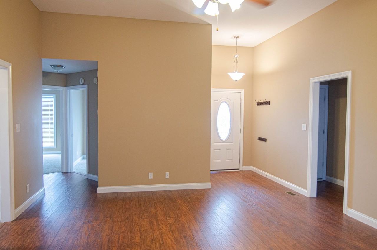 3748 Cindy Jo Dr N - Photo 5 of 18
