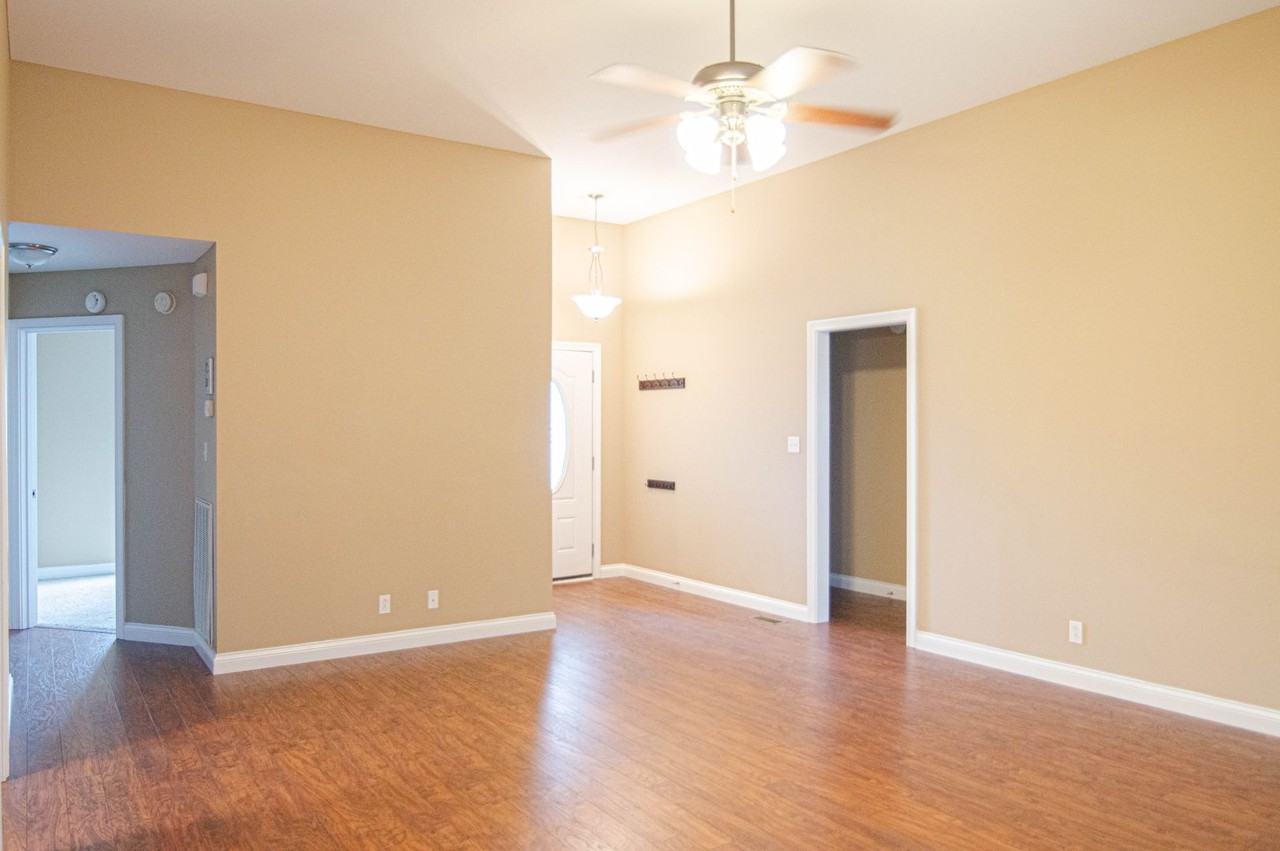 3748 Cindy Jo Dr N - Photo 6 of 18