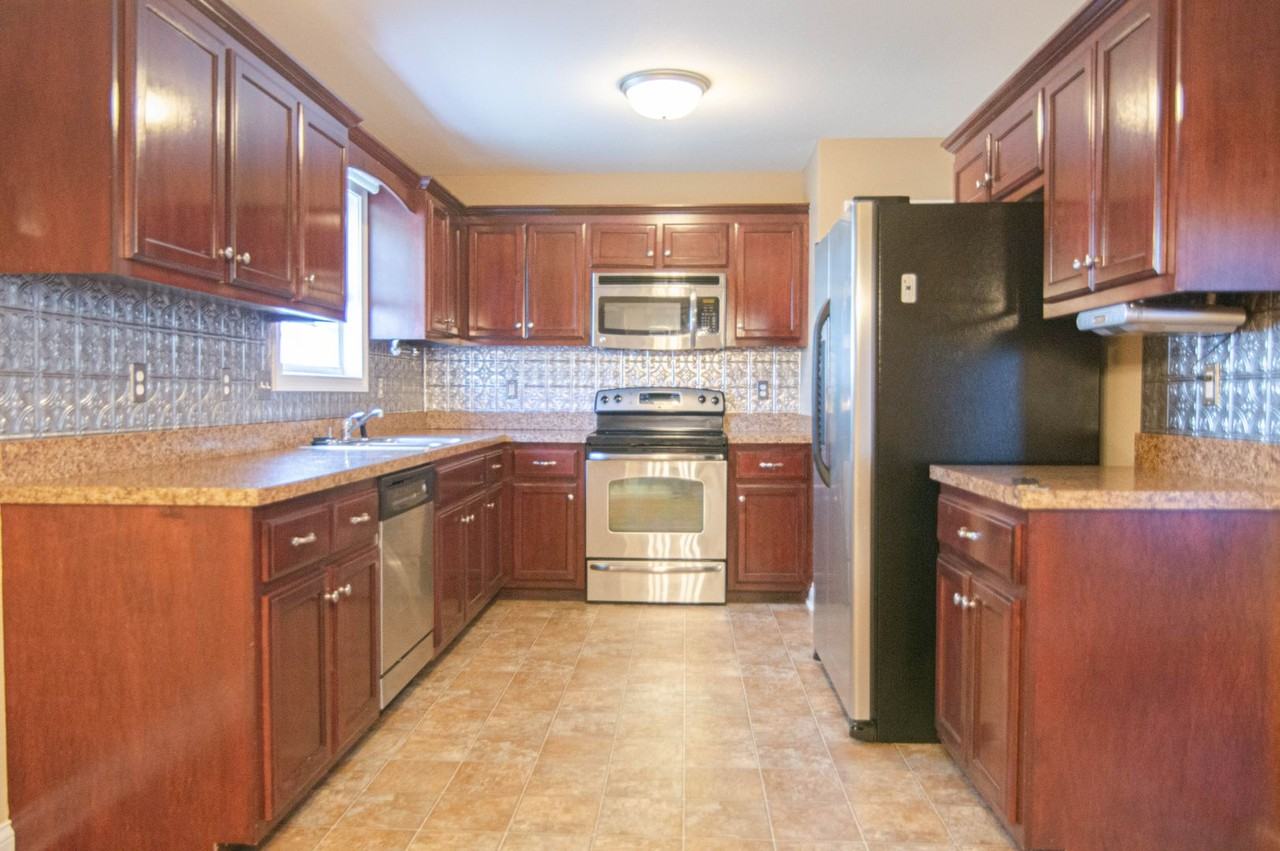 3748 Cindy Jo Dr N - Photo 7 of 18