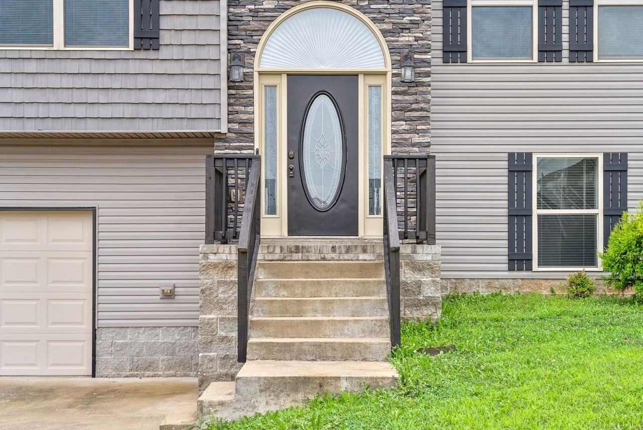 1428 Freedom Dr - Photo 3 of 37