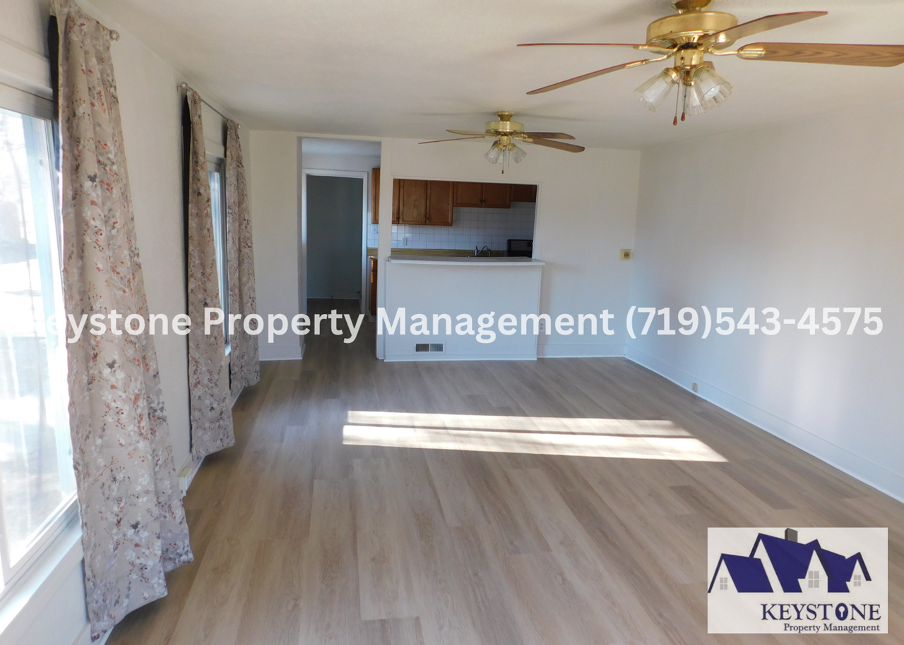 706 W Adams Ave - Photo 2 of 13