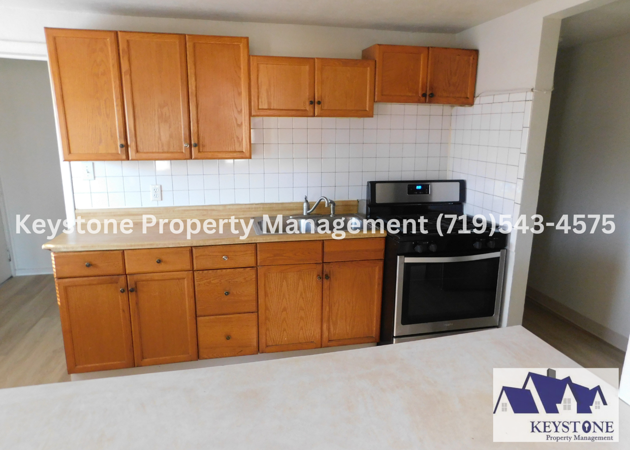 706 W Adams Ave - Photo 3 of 13
