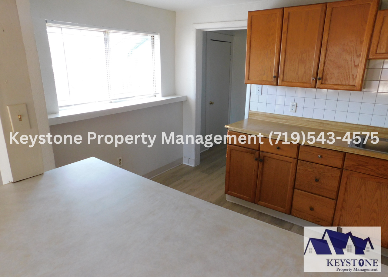 706 W Adams Ave - Photo 4 of 13
