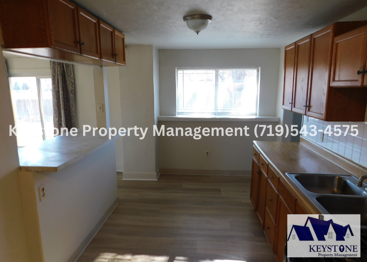 706 W Adams Ave - Photo 5 of 13