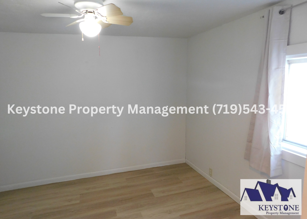 706 W Adams Ave - Photo 7 of 13