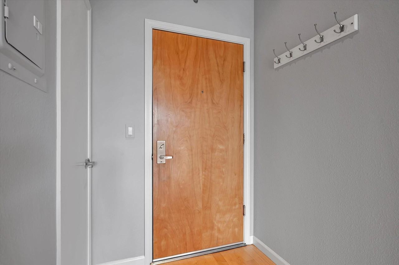 317 29th St #304 - Photo 6 of 33