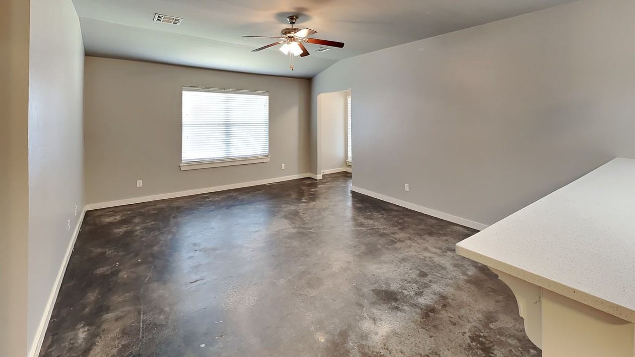 11153 Nw 5th Ter - Photo 5 of 16