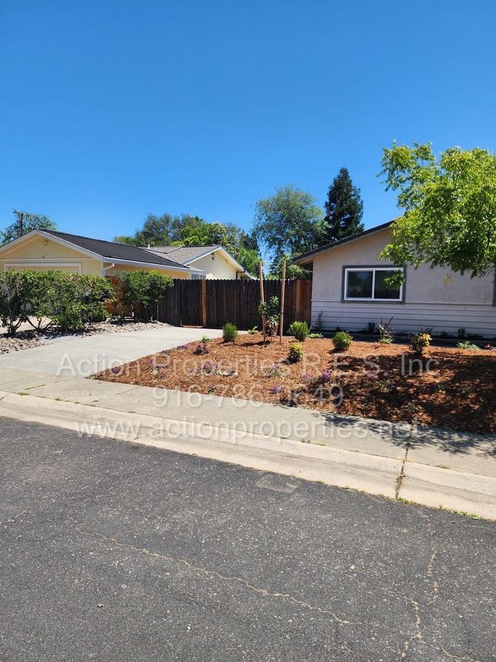 1505 Gregory Way - Photo 2 of 20